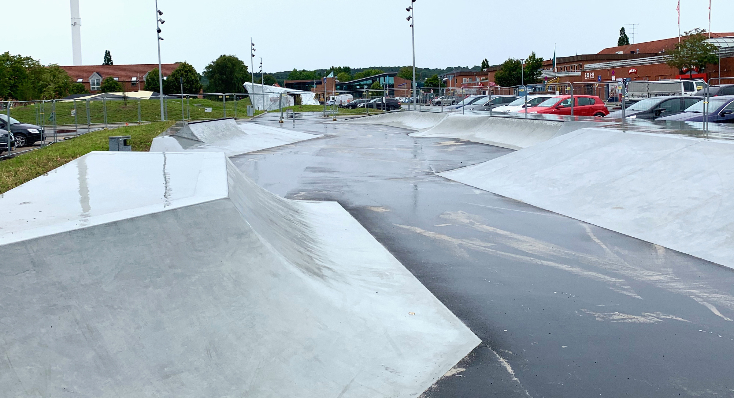 Her ses skateboardramper i beton på Niels Due Jensens Plads i Bjerringbro