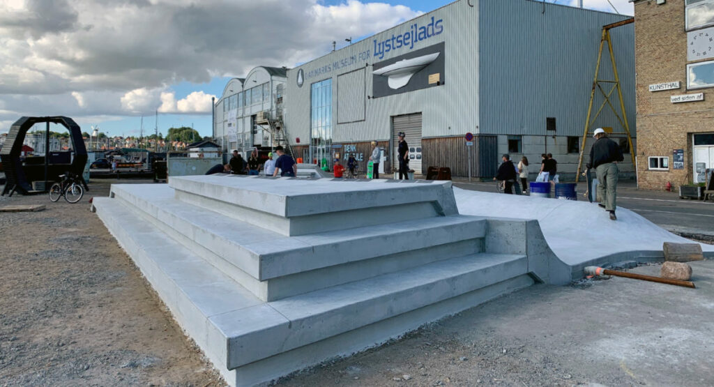 Svendborg skatepark trapper og børn på banen