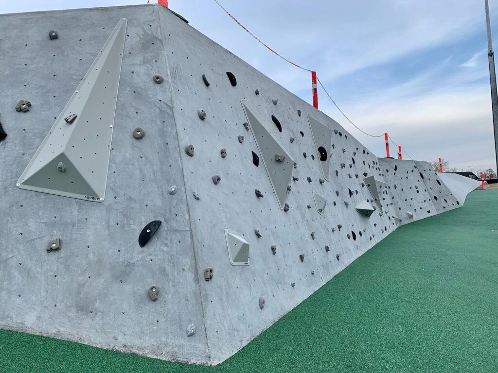 Høje Taastrup skatepark klatrevæg i aktivt byrum